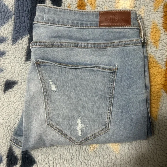 Hollister Distressed Light Blue Skinny Jeans - Picture 2 of 5